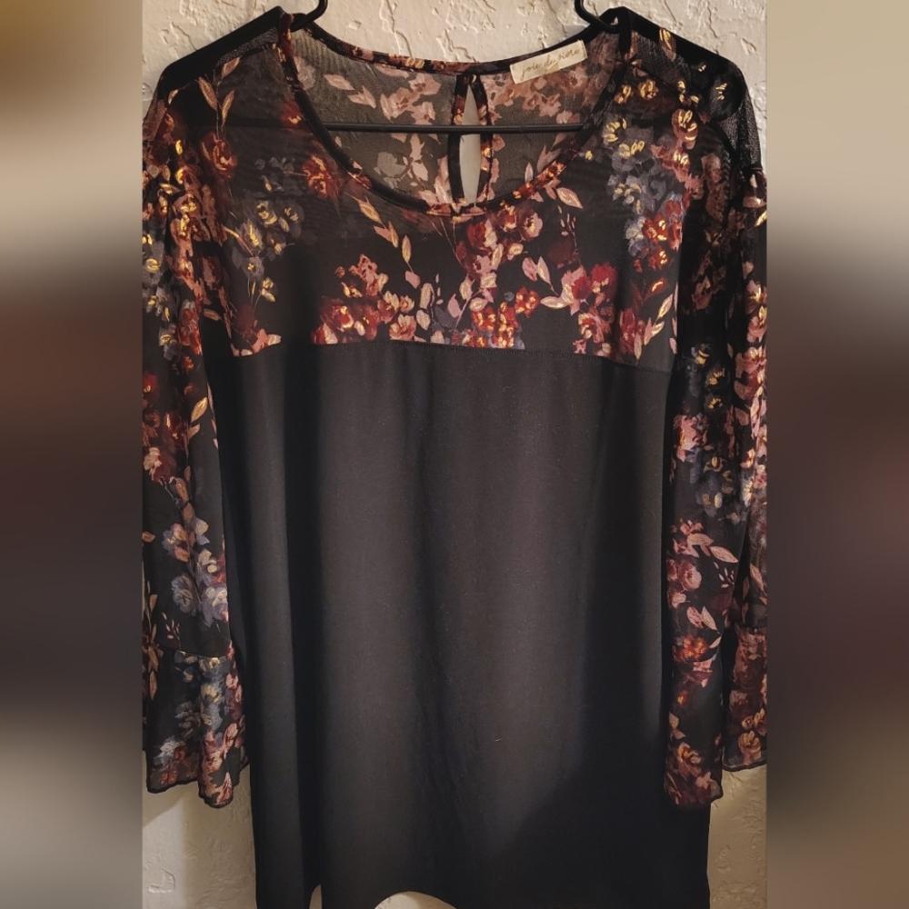 Joie De Vivre Elegant, size XL blouse